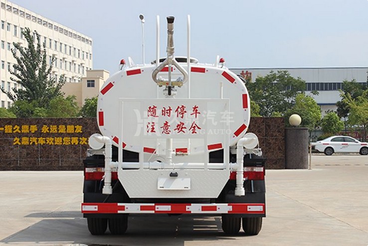 5噸(5方)東風(fēng)多利卡綠化灑水車價(jià)格4
