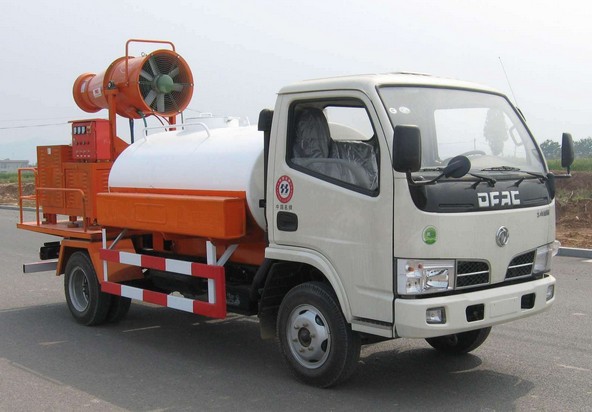 5噸東風多利卡農(nóng)藥噴灑車價格4