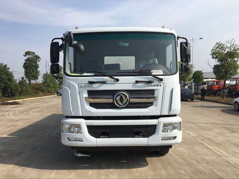 東風(fēng)灑水車圖片 東風(fēng)灑水車圖片