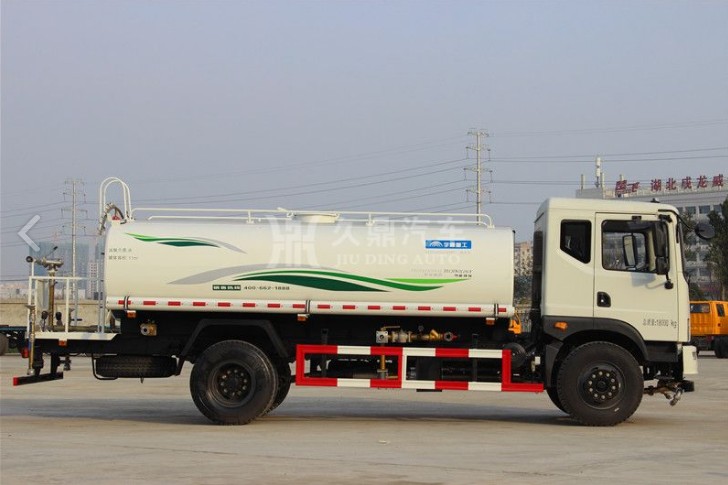 環衛灑水車需要用什么駕駛證_東風御虎12噸環衛灑水車4