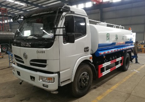 東風(fēng)福瑞卡10噸灑水車圖片 東風(fēng)福瑞卡10噸灑水車圖片