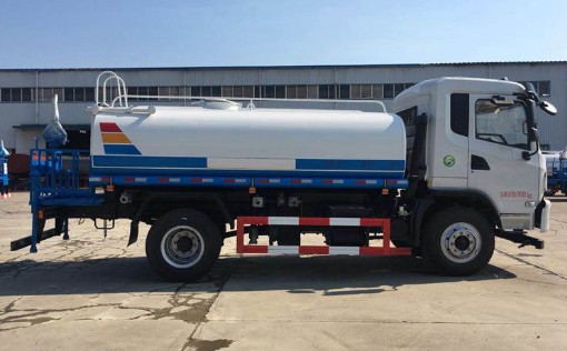 10噸灑水車(chē)報(bào)價(jià)_大運(yùn)風(fēng)度10-12噸綠化灑水車(chē)廠家價(jià)格3