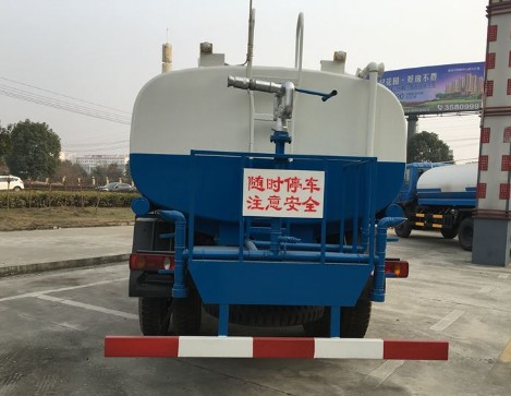 10噸灑水車(chē)報(bào)價(jià)_大運(yùn)風(fēng)度10-12噸綠化灑水車(chē)廠家價(jià)格4