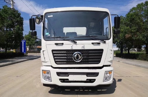 15方灑水車報(bào)價(jià)_東風(fēng)錦程12噸|15噸綠化灑水車廠家價(jià)格2