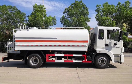 15方灑水車報(bào)價(jià)_東風(fēng)錦程12噸|15噸綠化灑水車廠家價(jià)格3