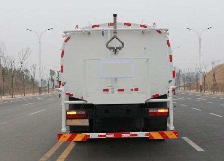 工程灑水車圖片_工程灑水車視頻大全_東風(fēng)御龍后雙橋20噸工程灑水車4
