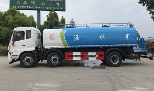 工程灑水車廠家_東風(fēng)天錦小三軸18噸工程灑水車3