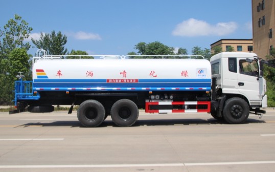 20方東風(fēng)后雙橋?yàn)⑺嚕|風(fēng)專用底盤D913駕駛室)高清圖片 20方東風(fēng)后雙橋?yàn)⑺嚕|風(fēng)專用底盤D913駕駛室)高清圖片