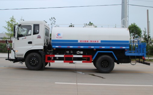 東風御虎12噸灑水車高清圖片 東風御虎12噸灑水車高清圖片