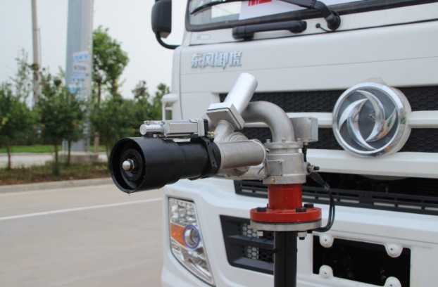 東風御虎12噸灑水車高清圖片 東風御虎12噸灑水車高清圖片