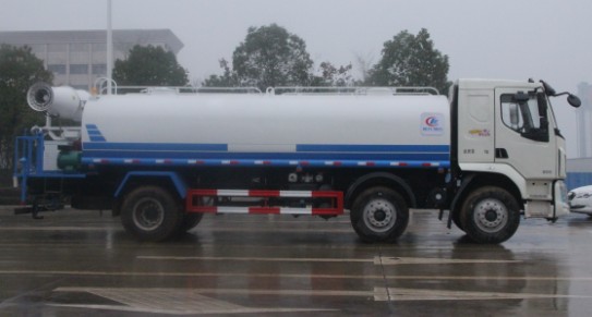 東風(fēng)柳汽小三軸18噸灑水車高清圖片 東風(fēng)柳汽小三軸18噸灑水車高清圖片