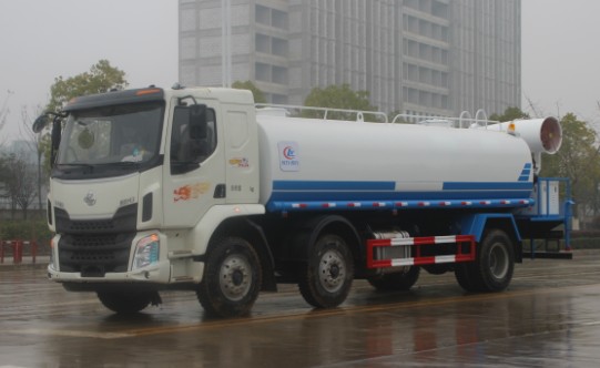 東風(fēng)柳汽小三軸18噸灑水車高清圖片 東風(fēng)柳汽小三軸18噸灑水車高清圖片