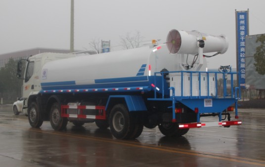 東風(fēng)柳汽小三軸18噸灑水車高清圖片 東風(fēng)柳汽小三軸18噸灑水車高清圖片