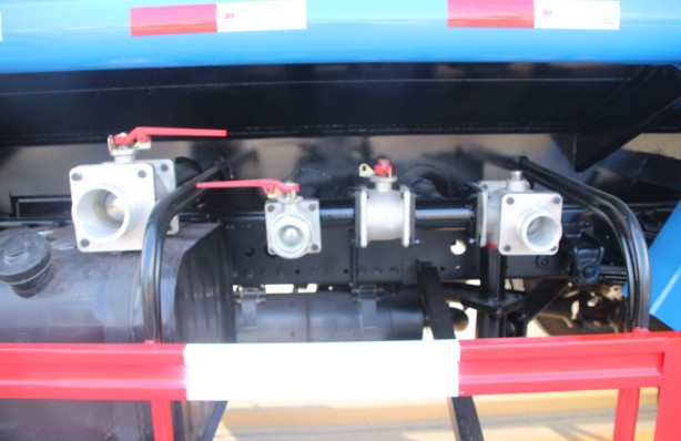 東風(fēng)專底消防灑水車高清圖片 東風(fēng)專底消防灑水車高清圖片