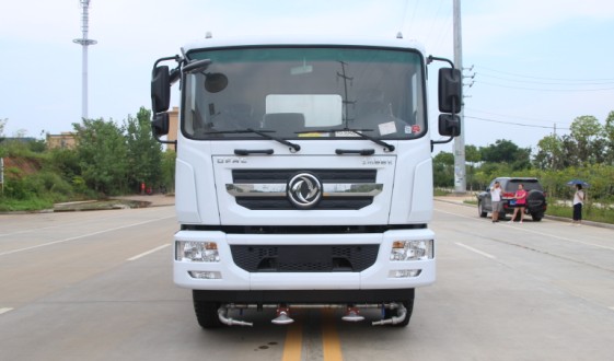 東風(fēng)多利卡D9灑水車(chē)帶霧炮(橢圓罐)高清圖片 東風(fēng)多利卡D9灑水車(chē)帶霧炮(橢圓罐)高清圖片