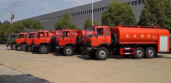 東風(fēng)153駕駛室六驅(qū)不銹鋼運(yùn)水車圖片 東風(fēng)153駕駛室六驅(qū)不銹鋼運(yùn)水車圖片