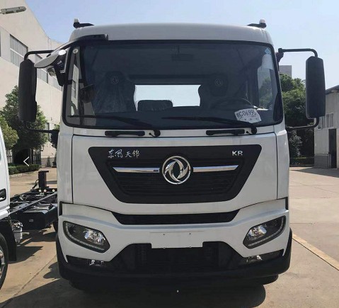 國六東風(fēng)天錦230馬力灑水車駕駛室圖片 國六東風(fēng)天錦230馬力灑水車駕駛室圖片