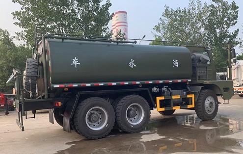 重汽軍用|礦用四驅灑水車圖片 重汽軍用|礦用四驅灑水車圖片