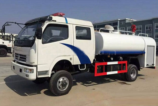 東風(fēng)四驅(qū)多利卡雙排消防灑水車圖片 東風(fēng)四驅(qū)多利卡雙排消防灑水車圖片